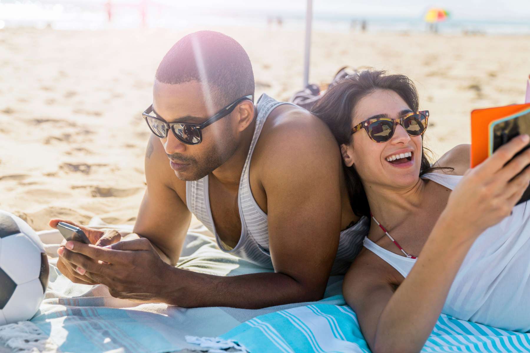 Niezawodna ochrona: Dlaczego okulary przeciwsłoneczne Polaroid są must-have każdego wakacyjnego wyjazdu?